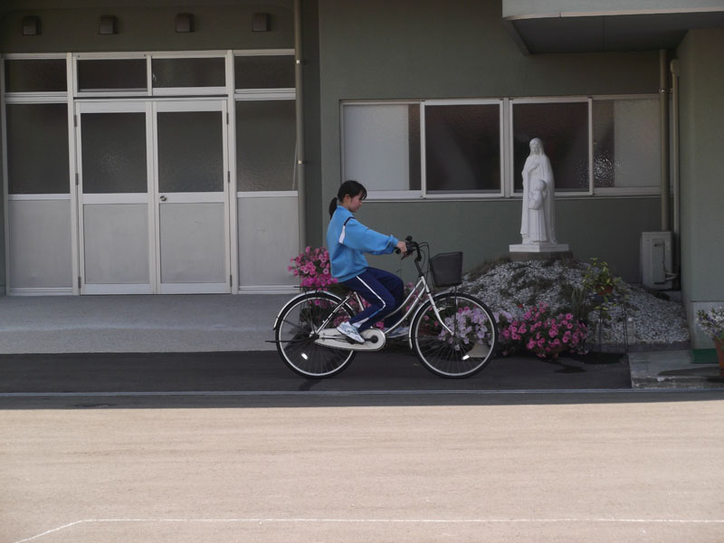 自転車に乗って気持ち良い風を！ | 宮崎修学志願院