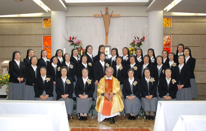 プッポ管区長様は「サレジオ会員のモットーの１つである『私がします。私が行きます。』ということを、いつまでも忘れないで下さい。難しさがあるでしょう。つらさがあるでしょう。先が見えないこともほとんどでしょう。でもそれでも『私がします。私が行きます。』と言ってください」とお話し下さいました。